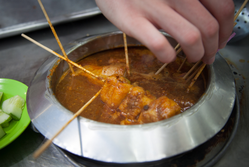 Satay celup in Melaka is a must-try culinary experience, where skewers of meat, seafood and vegetables are dipped into a bubbling pot of rich aromatic peanut sauce.
Photo illustrated by Sinar Daily

