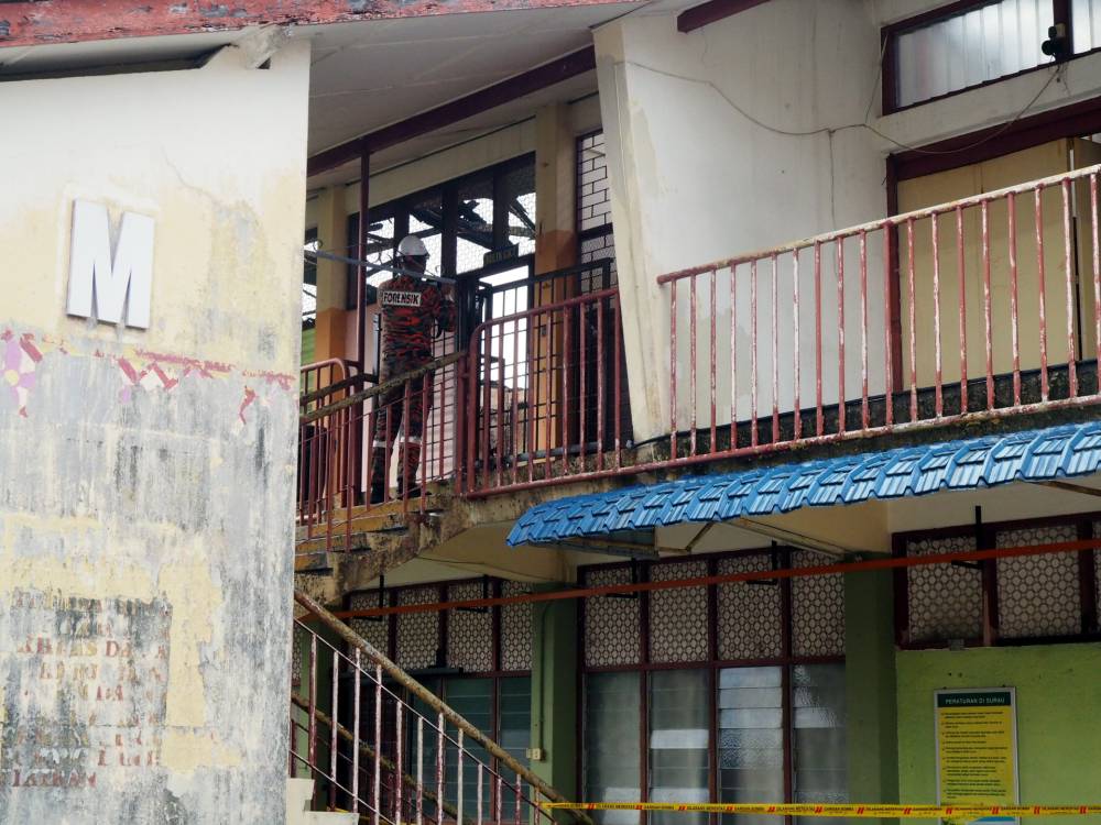 A fire broke out early Thursday morning at Sekolah Menengah Kebangsaan (SMK) Dang Anum, Merlimau, in the building housing the teacher's room and administration office, causing significant damage to the structure. - Photo by Bernama