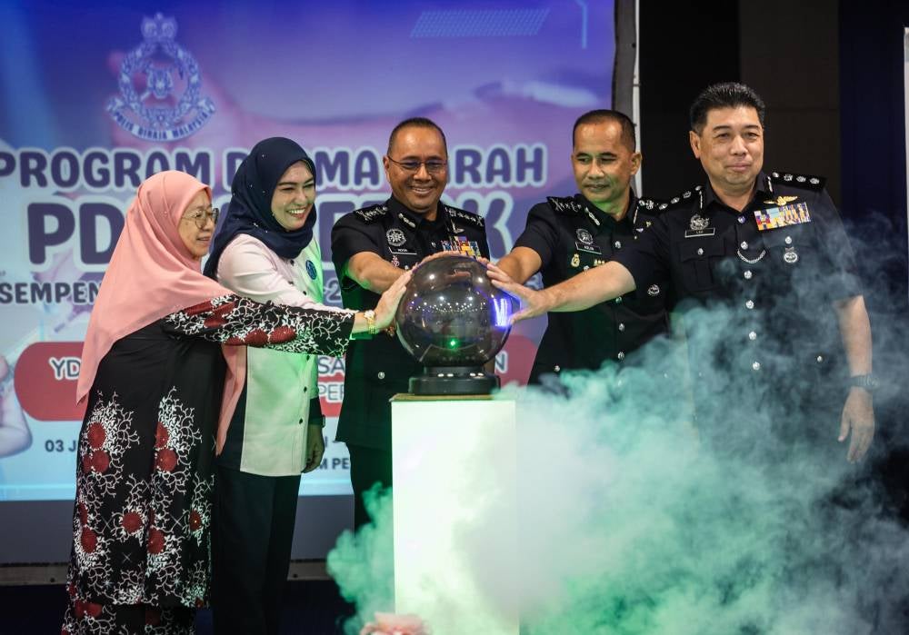 Perak Police chief Datuk Noor Hisam Nordin at the launching of the Perak Police Blood Donation Programme, held in conjunction with the 218th Police Day today. - Photo by Bernama