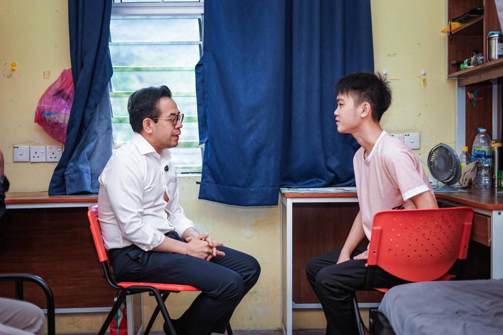 Sim, who is also the Bukit Mertajam MP, stepped in to clear Shun’s tuition fees. - Photo source: Steven Sim/Facebook