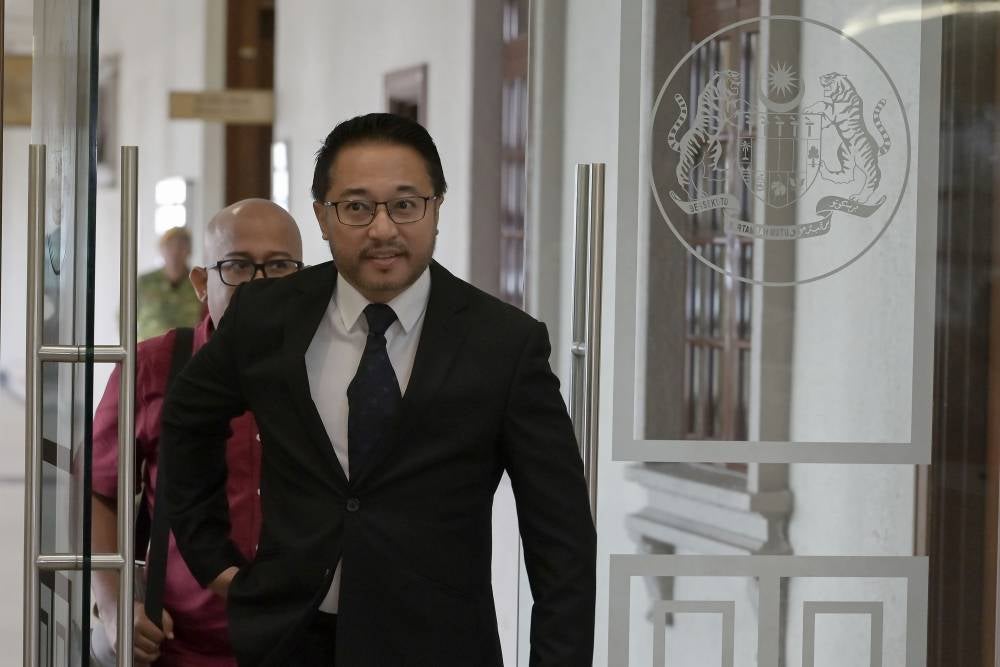 The High Court today dismissed the committal proceedings brought by the AGC against former Umno information chief Isham Jalil, over his statements concerning Datuk Seri Najib Razak's 1MDB cases. - Photo by Bernama