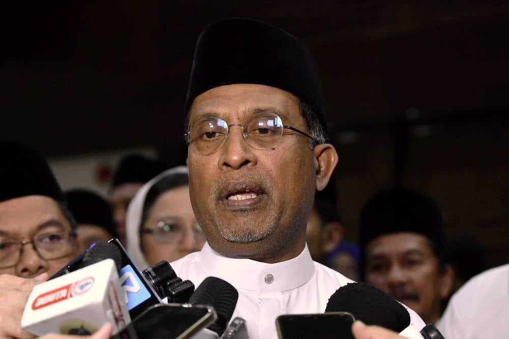 Higher Education Minister Datuk Seri Zambry Abd Kadir has advised university students nationwide to be cautious and avoid falling into ‘Buy Now, Pay Later’ schemes or high-interest loan traps that could burden them with unmanageable debt. Bernama FILE PIX