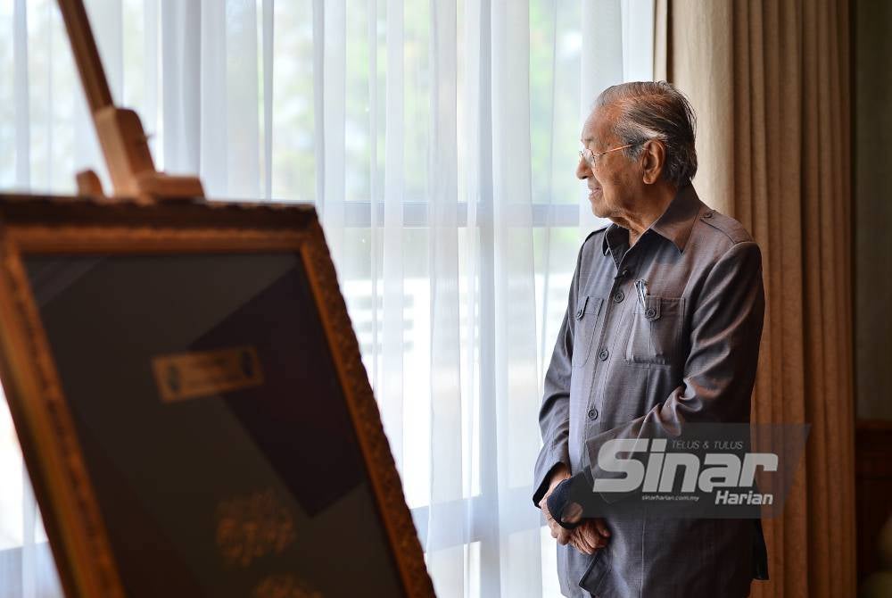 Dr Mahathir continues to stand tall as a symbol of distinguished leadership that remains untarnished by time. - Photo by ASRIL ASWANDI SHUKOR and HALIM WAHID/SINAR