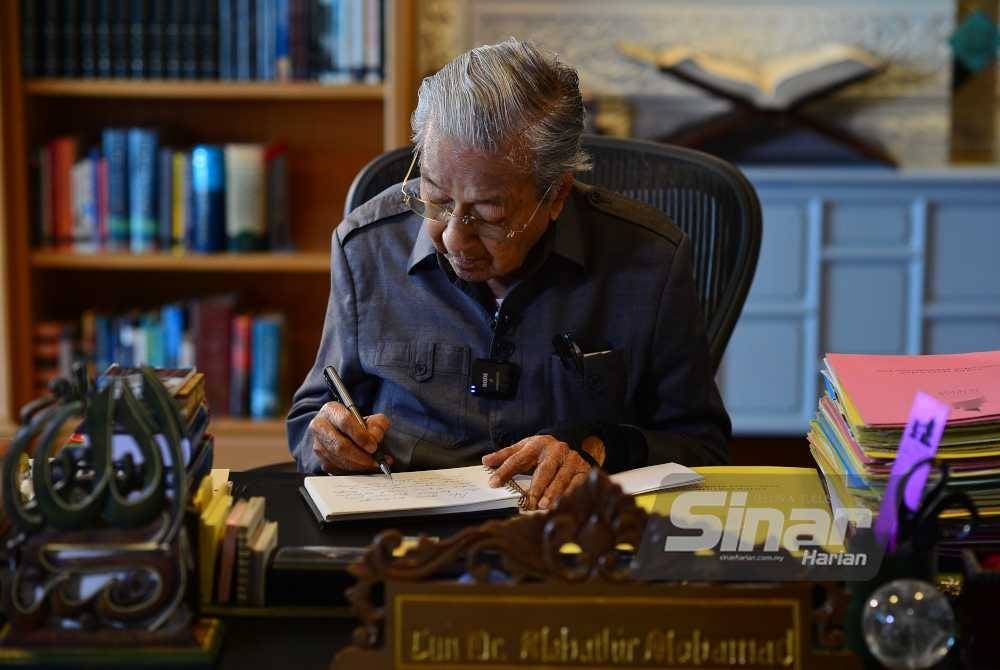 Dr Mahathir remains relevant as a reference point for academics and policymakers in exploring economic, technological and future directions, especially in the Asian region. -Photo by ASRIL ASWANDI SHUKOR and HALIM WAHID/SINAR