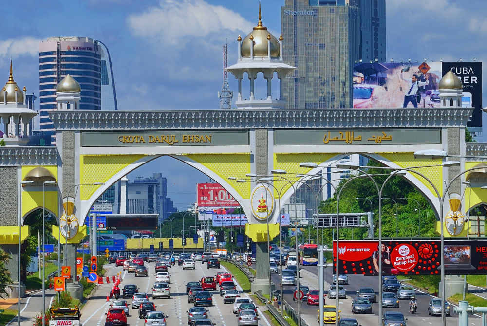 The state continues to lead Malaysia’s industrial and services sectors, contributing 32.9 per cent to the national manufacturing output and 26.9 per cent to the services sector.
Photo illustrated by Sinar Daily 