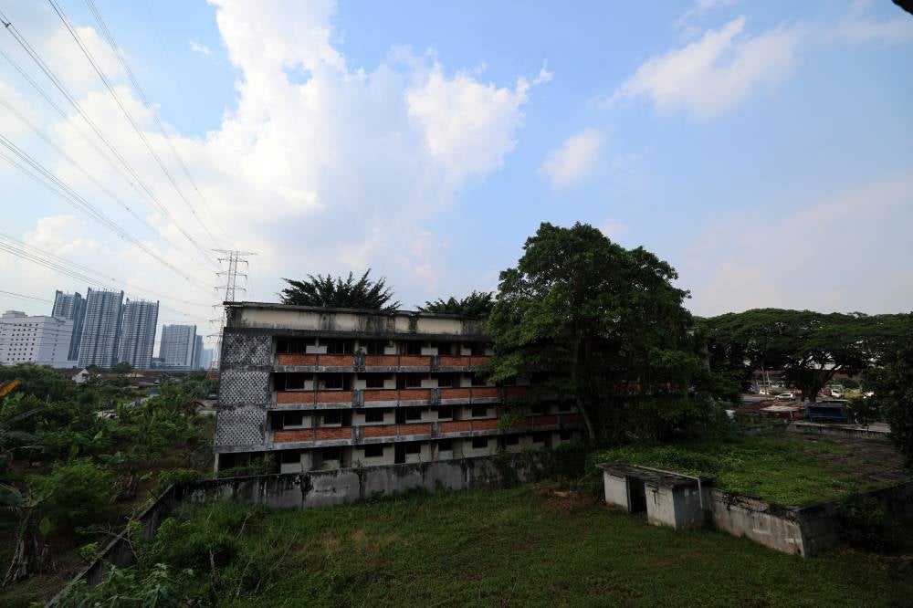 The PKNS public flats in Jalan Kuching, comprising 15 blocks and 600 units, stand in a state of neglect, caught between abandonment and decay. Photo by Bernama