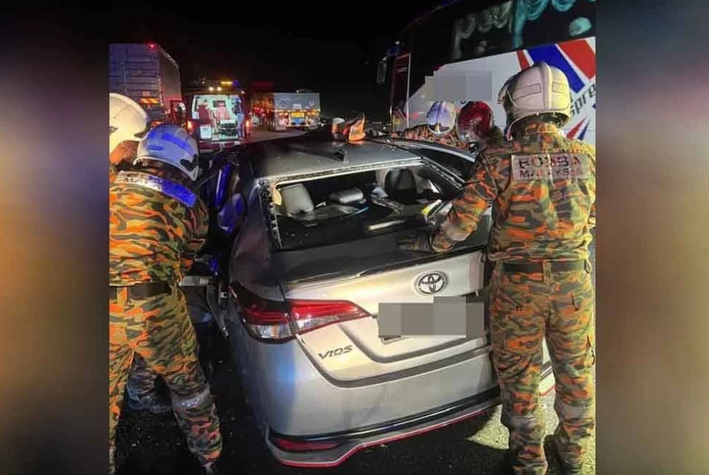 Initial investigations revealed that the vehicle, which was travelling from Kuala Lumpur to Penang in the right lane, had tried to avoid a lorry that changed lanes in front of it, causing the driver to lose control. - Photo courtesy of JBPM