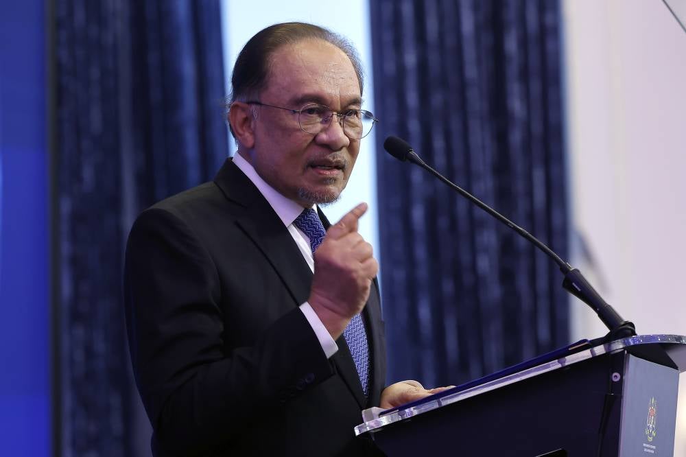 Prime Minister Datuk Seri Anwar Ibrahim delivers the closing keynote address at the Malaysia’s International Conference on Governance and Integrity 2025, today. - Photo by Bernama
