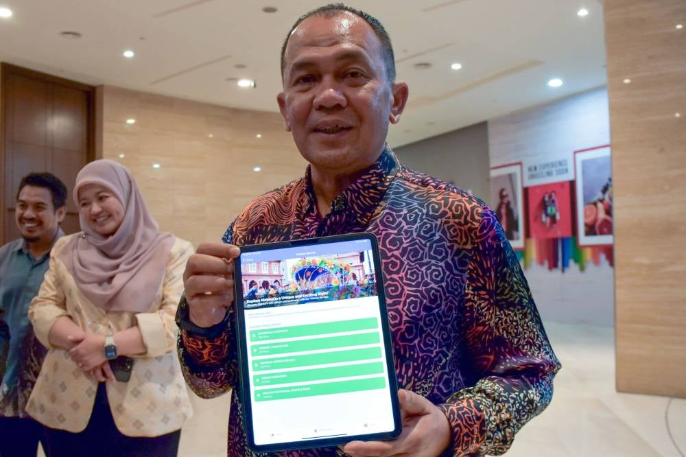 Historic Melaka City Council (MBMB) Mayor Datuk Shadan Othman said nearly 300 licensed trishaw riders registered under MBMB are part of the platform, ensuring a safer and more reliable service for users. Photo by Bernama
