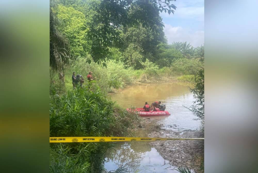 Search and rescue operations at Sungai Tui involve both police and fire department personnel.