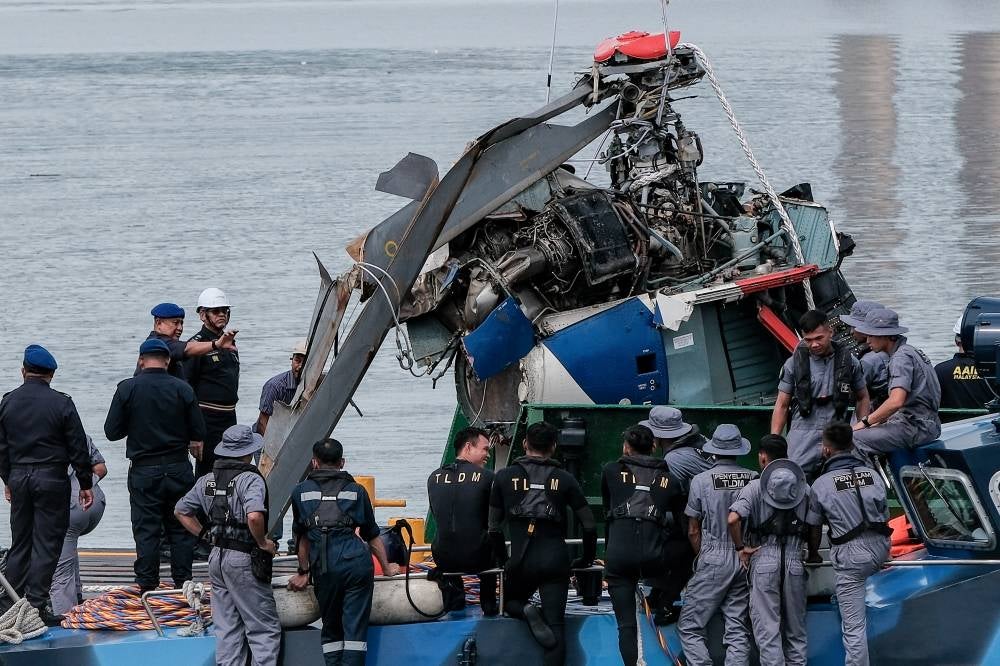 The operation to retrieve the AS355N helicopter with registration number 9M-PHG began early this morning and the wreckage was lifted from the seabed at 11am. Photo by Bernama