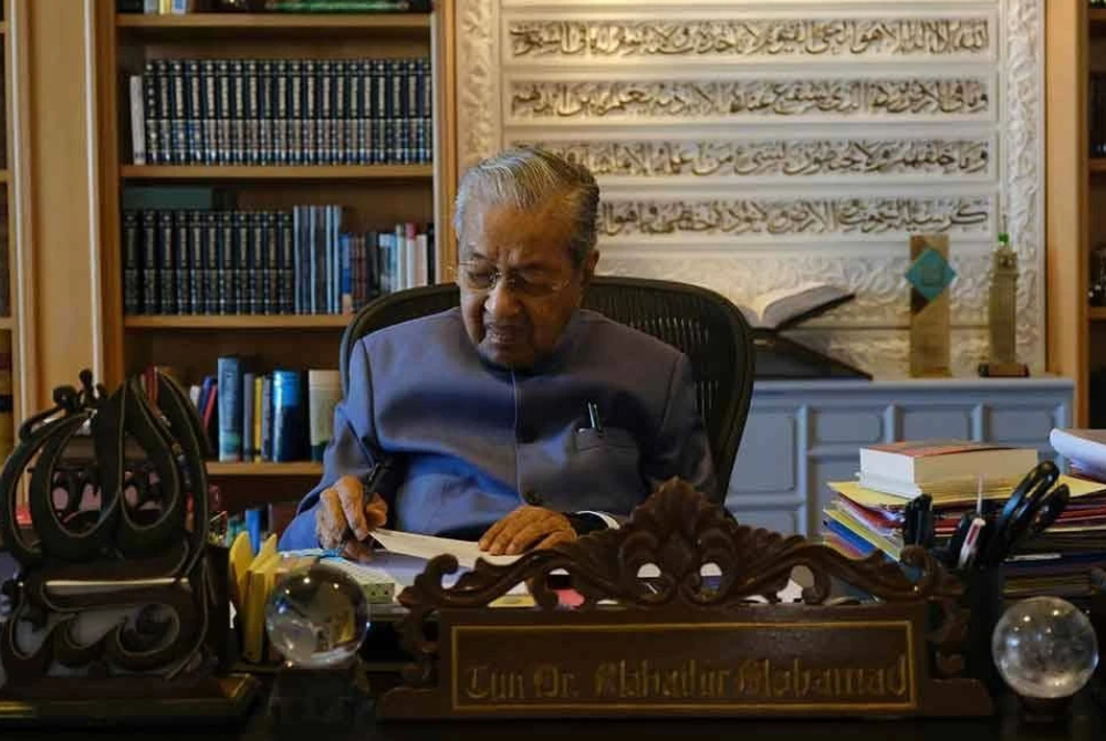 Dr Mahathir stated that Malaysia is a country rich in resources and its people should be living comfortably if national assets are well managed.