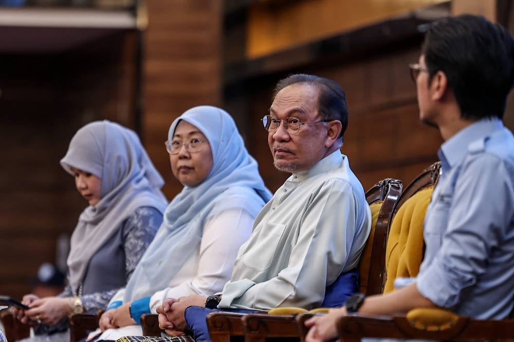Prime Minister and PKR president Datuk Seri Anwar Ibrahim during a closed-door meeting with PKR Selangor leaders today. - Photo by Bernama