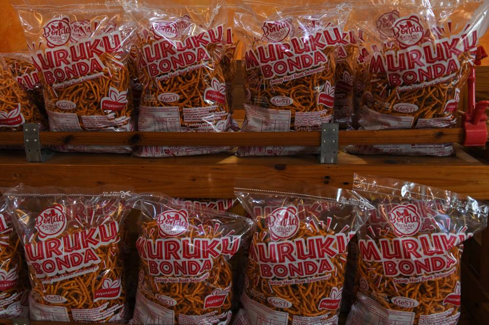 Idris Alias, 67, and his wife, Fatimah Ishak, 63, from Guar Perahu, here, started their small home-based business in 1984 after she inherited a muruku recipe from her mother-in-law. Photo by Bernama