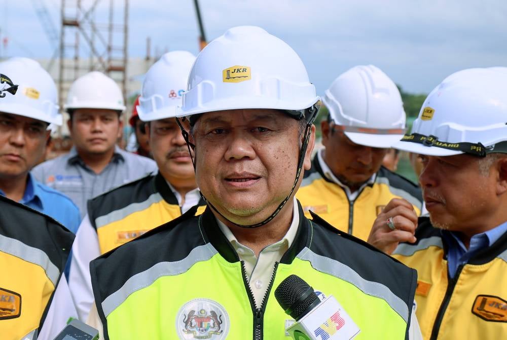 Works Minister Datuk Seri Alexander Nanta Linggi. Bernama FILE PIX