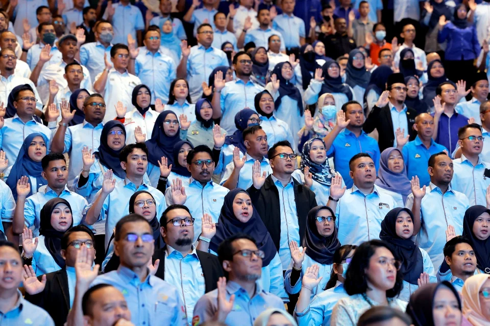 Effective Aug 1, 2025, without exception, all employers, including those who previously benefited from the deferment period, must comply with the RM1,700 monthly minimum wage order. Photo by Bernama