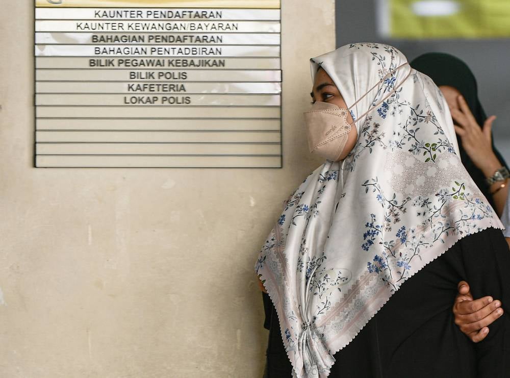 Ismanira suspected her son was abducted by someone while they were climbing the stairs to her residence on the day the autistic child went missing. Photo by Bernama