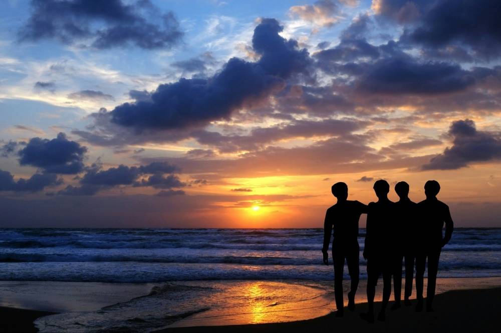 Realising a once-comforting friendship no longer fits can bring quiet heartache and guilt, but outgrowing it may simply reflect emotional maturity. Photo: Edited via Canva
