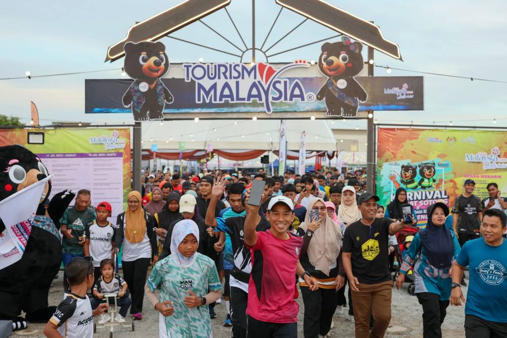 Accents are not errors to fix but traces of where we come from - shaped by contact, identity and history, not deficiency. Here, over 1,500 join Payang Fun Walk and Run to promote healthy living and community spirit in Terengganu on July 11, 2025. (BERNAMA PHOTO)
