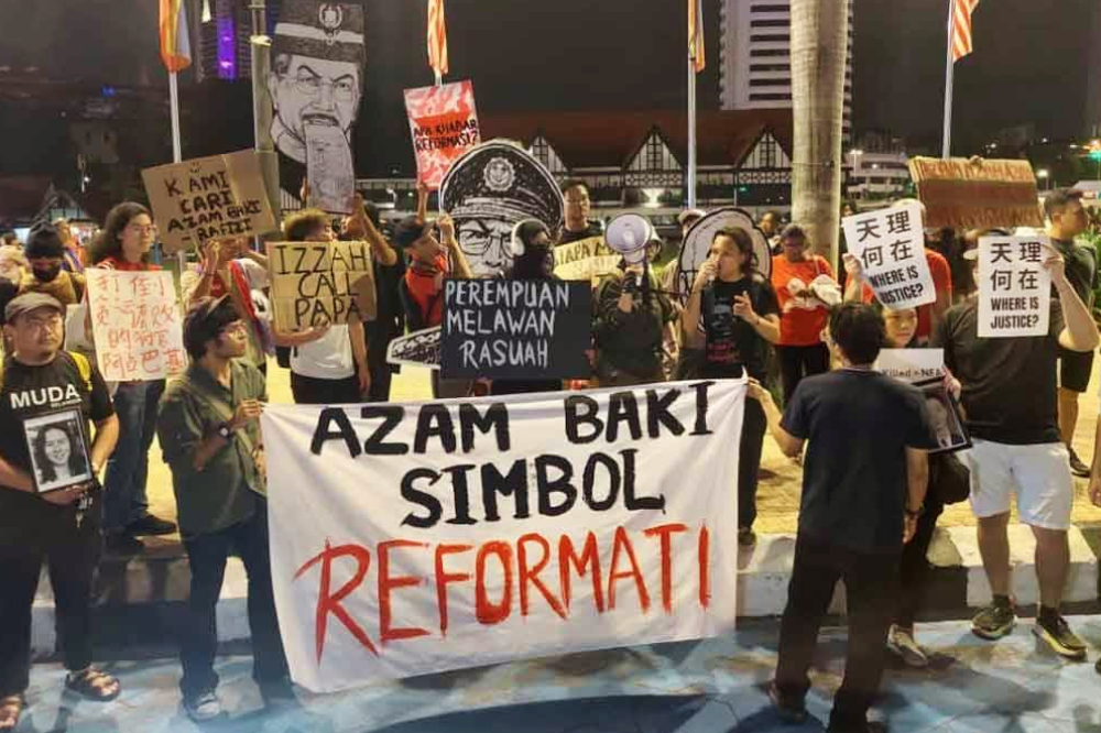 articipants of the 'Undur Azam Baki' rally marched from the shopping mall to Dataran Merdeka on May 25, 2025.