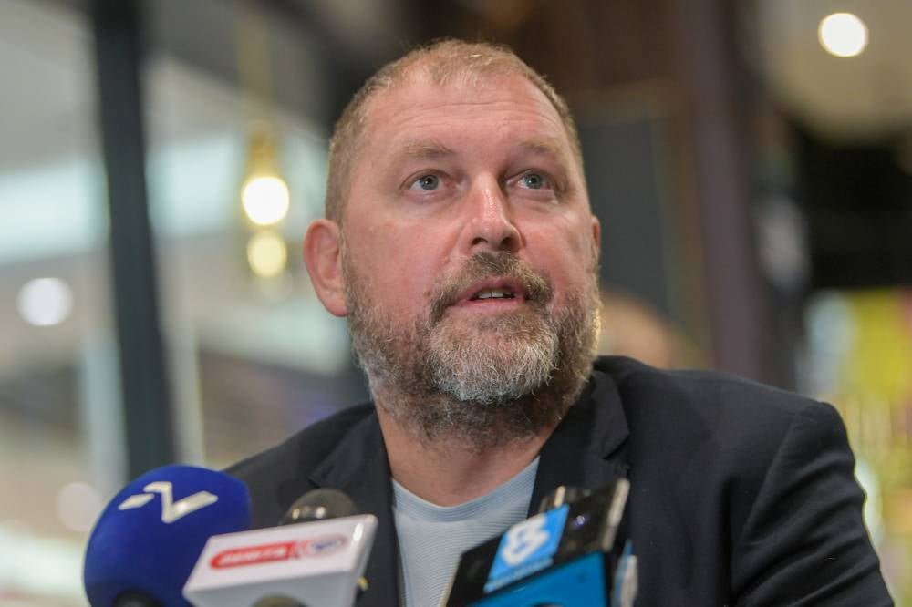 Harimau Malaya head coach, Peter Cklamovski has made it clear that climbing the FIFA world rankings isn't his primary concern. - Bernama photo