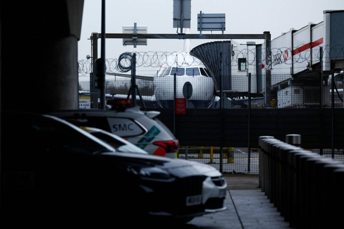 A photograph taken on March 21, 2025 shows a plane parked on the tarmac at Heathrow airport. (Photo by BENJAMIN CREMEL / AFP)