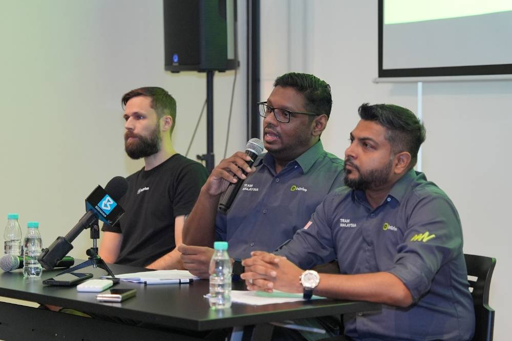 Mark Tolley (left), Govin Kumaar and inDrive Malaysia Driver Operations Manager Azlan Anwar.