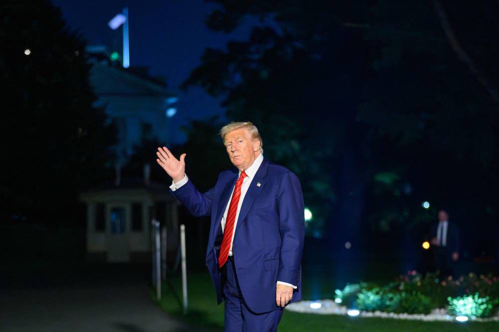 US President Donald Trump waves upon arrival at the White House in Washington, DC, on August 3, 2025 after spending the weekend at his Bedminster residence. (Photo by Mandel NGAN / AFP)