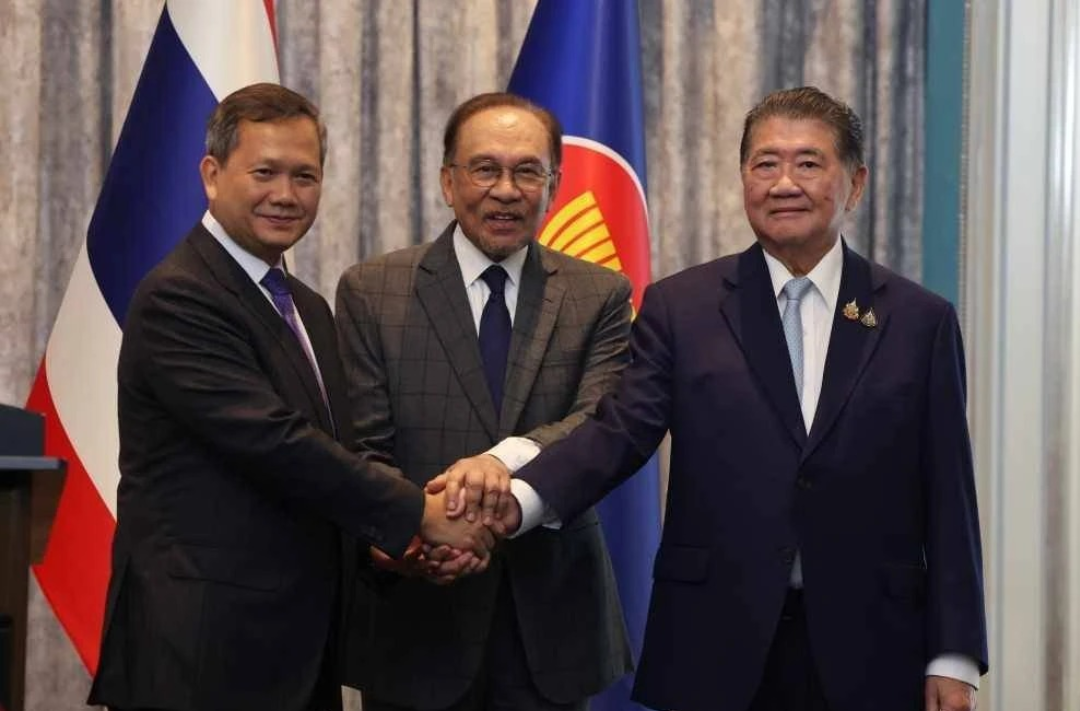 Malaysia’s diplomatic credibility, strengthened under Anwar’s leadership, played a central role in brokering a ceasefire between Thailand and Cambodia after days of deadly conflict. 