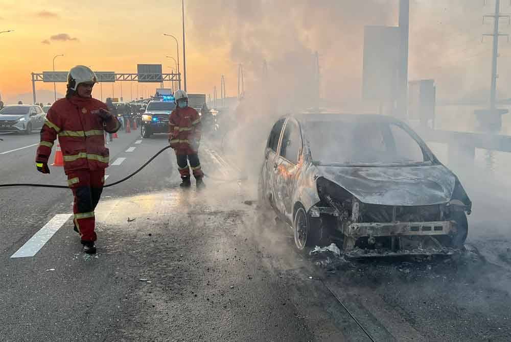 The blaze consumed nearly the entire vehicle, with an estimated 90 per cent destruction.