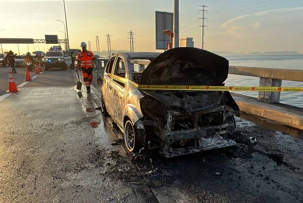 The blaze consumed nearly the entire vehicle, with an estimated 90 per cent destruction.