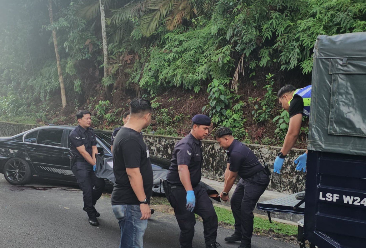 Police shot dead a man, believed to be the mastermind of a robbery and housebreaking gang, in an incident on Jalan Bukit Tunku, early today. - Photo by Bernama