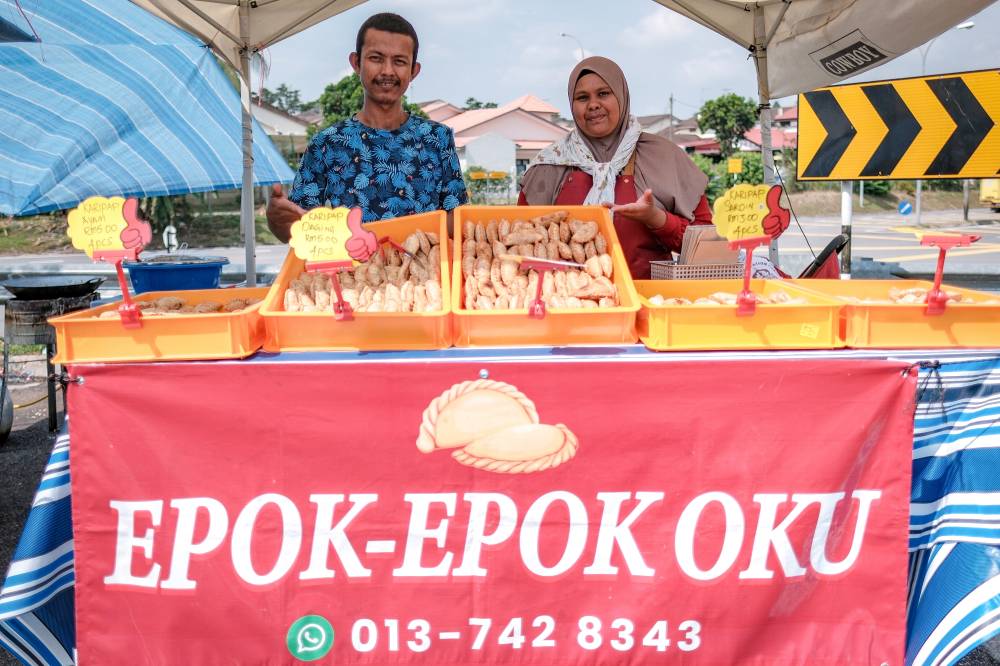 Zulkifli Ainul Mokhsein, 38, and his wife Siti Nuratika Mohd Suhaimi, 32, who are both hearing and speech impaired, have proven that resilience and hard work can overcome any barrier. Photo by Bernama