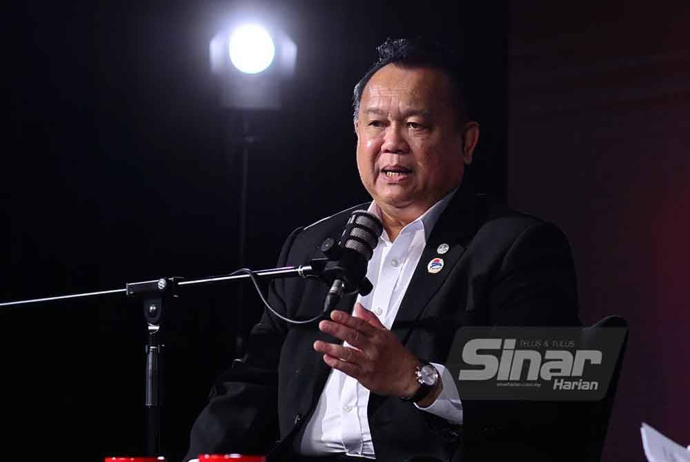 Works Minister Datuk Seri Alexander Nanta Linggi during an exclusive interview on the Interviu programme. - Photo: Sinar Harian – Photo by ASRIL ASWANDI SHUKOR