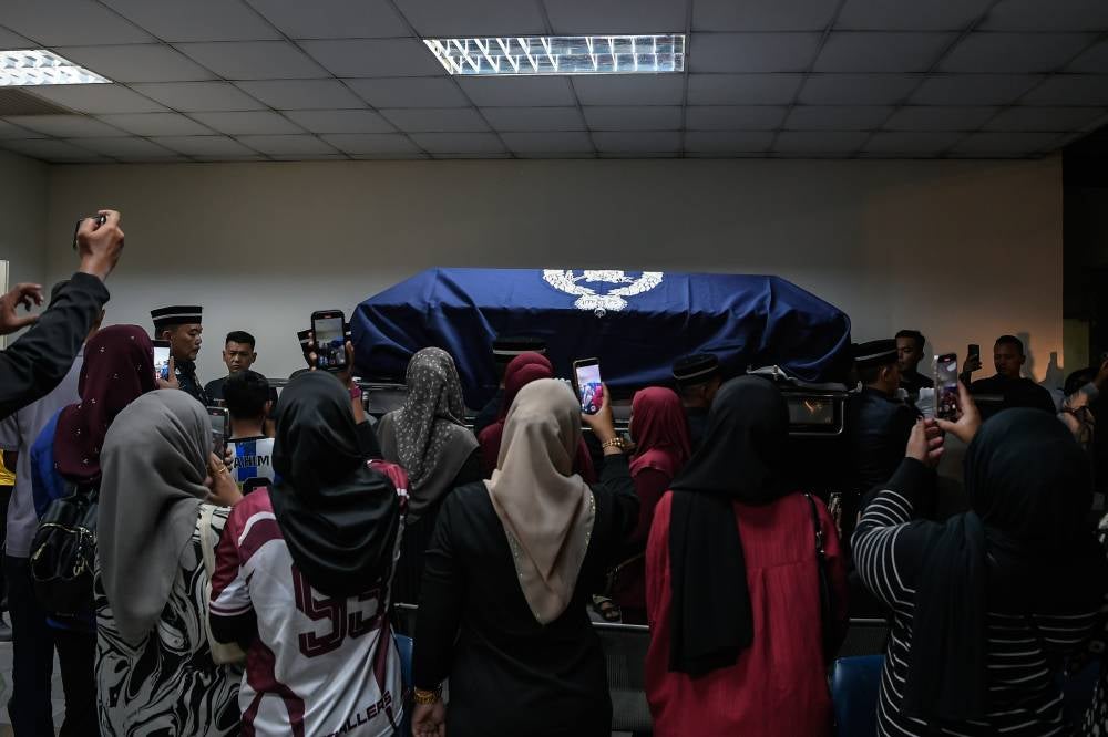 The remains of the late Corporal Mohd Hafizul Izham Mazlan were carried out from the Forensic Department of Sultanah Bahiyah Hospital to be taken back to his hometown in Setiu, Terengganu, late last night. Photo by Bernama