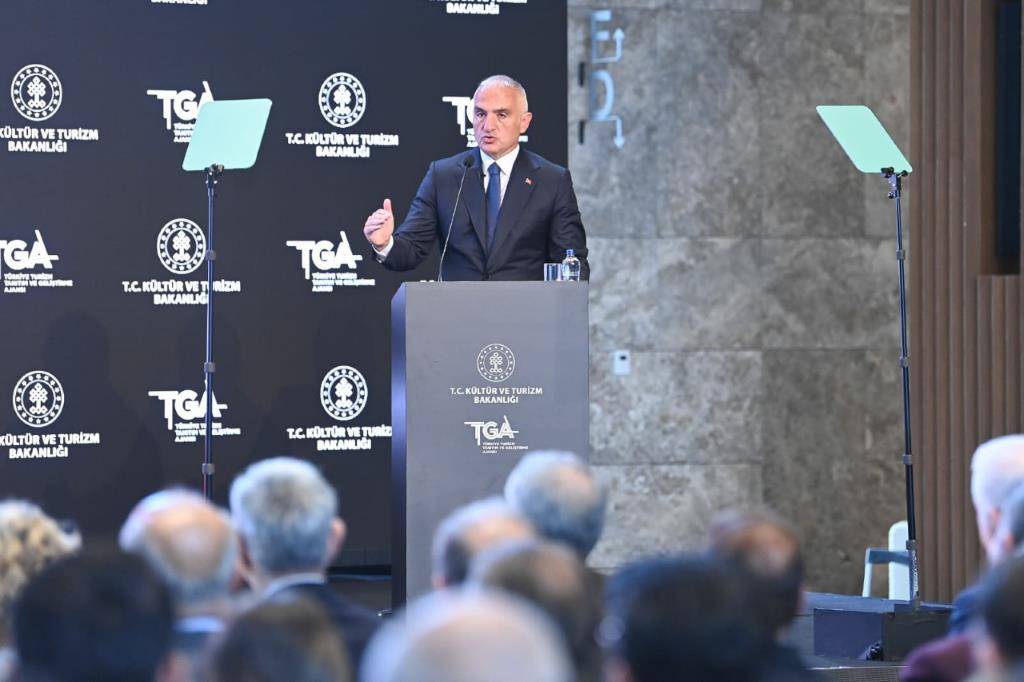 Mehmet Nuri Ersoy speaking. (Photo from Türkiye Culture and Tourism Ministry)
