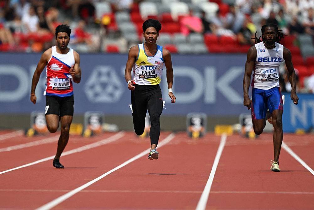  National sprinter Muhammad Azeem Fahmi (centre) remains one of the best assets of the national athletics squad ahead of the 2025 SEA Games in Thailand. - AFP file photo