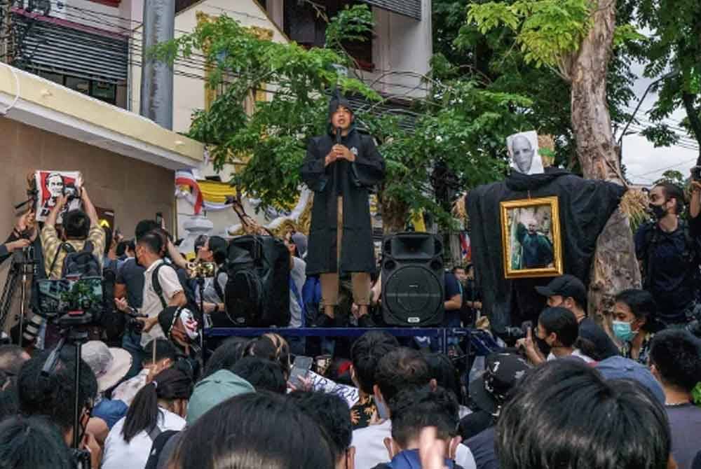 Wearing Harry Potter costumes to convey the meaning of ‘He Who Shall Not be Named’ served as a veiled jab at the King of Thailand. - Agency photo