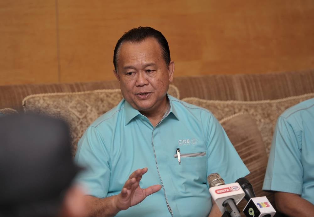 Works Minister Datuk Seri Alexander Nanta Linggi - Photo by Bernama