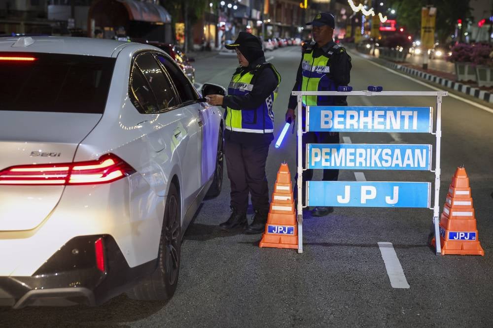 The Road Transport Department (JPJ) has detained and seized four e-hailing vehicles registered in Singapore driven by citizens of the republic for carrying passengers without a valid permit through the Special Op for Foreign Vehicle E-Hailing around the city since August 9. Photo for illustrative purposes only - Bernama FILE PIX