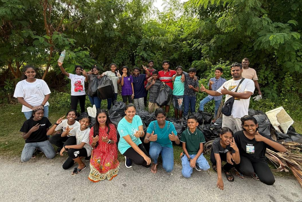 Kasthuri joins hands with orphanage children in a neighbourhood clean-up, teaching them that even small actions can help build a greener, healthier environment for all.