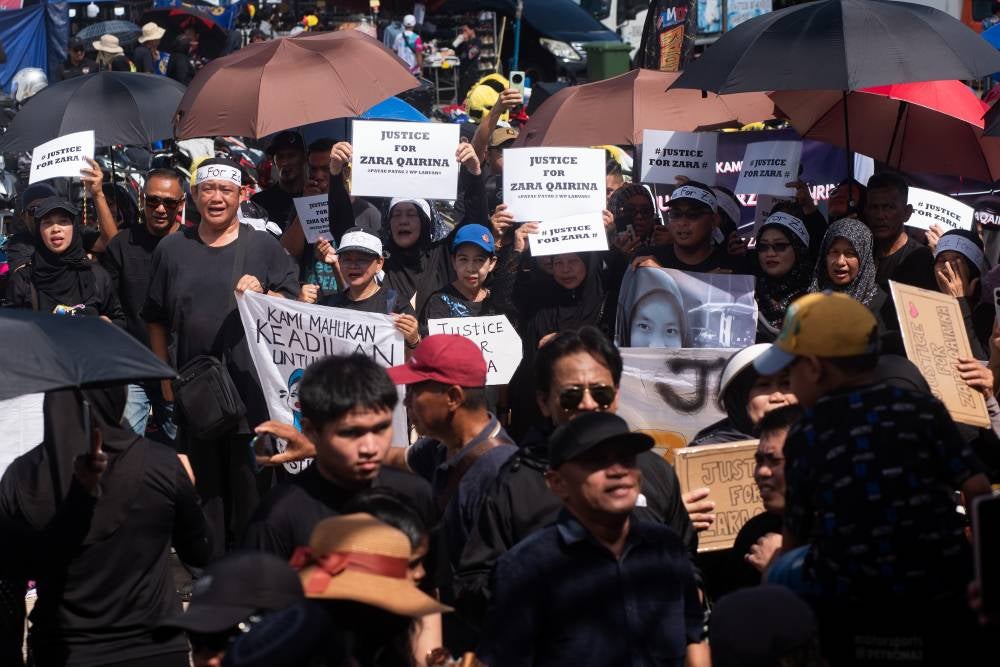More than 3,000 people from all walks of life turned up today for a solidarity rally at the Labuan Food Court car park to demand justice for Zara Qairina Mahathir on Aug 10, 2025 in Labuan, Sabah. (BERNAMA PHOTO)