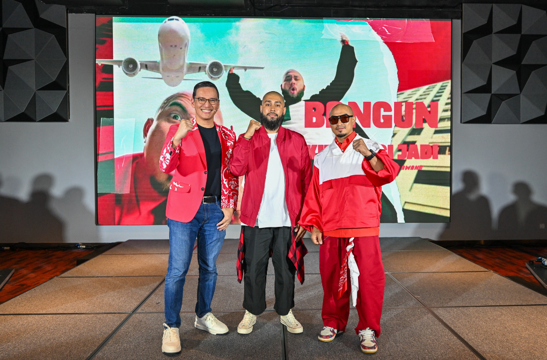 Azizulhasni embraced the hip hop vibe in a bold red-and-white streetwear look with sunglasses, striking a coordinated presence alongside Aman RA’s street style. Photo: CIMB