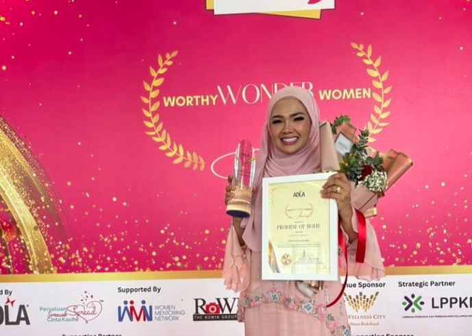 Photo: INSTAGRAM / zarinazainuddin_