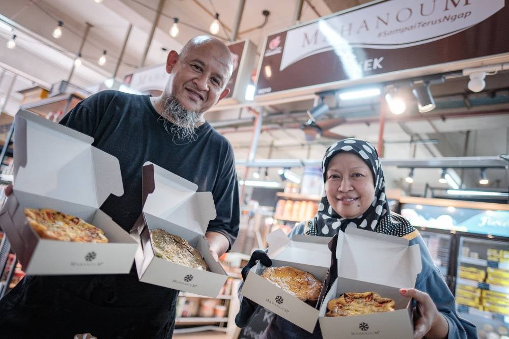 Flex your support for local brands! Photo for illustrative purposes only. Bernama FILE PIX