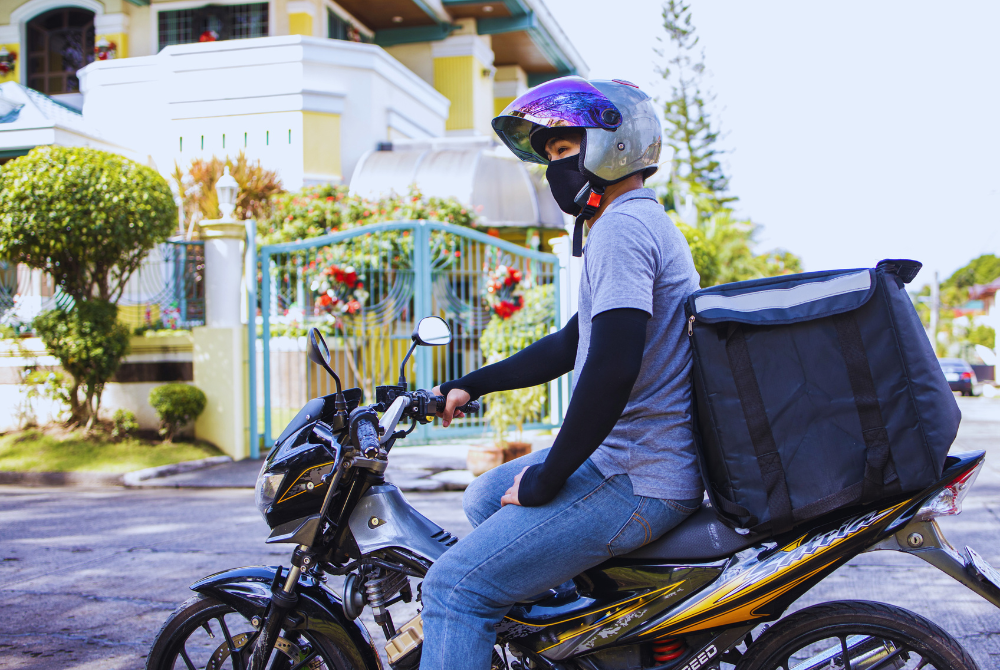 Penghantar president Zulhelmi Mansor has urged the government to delay the law and conduct a Regulatory Impact Assessment before it proceeds. His group insists that issues such as wage clarity, fairer fares and prompt payment must be resolved first. - Photo illustrated by Sinar Daily