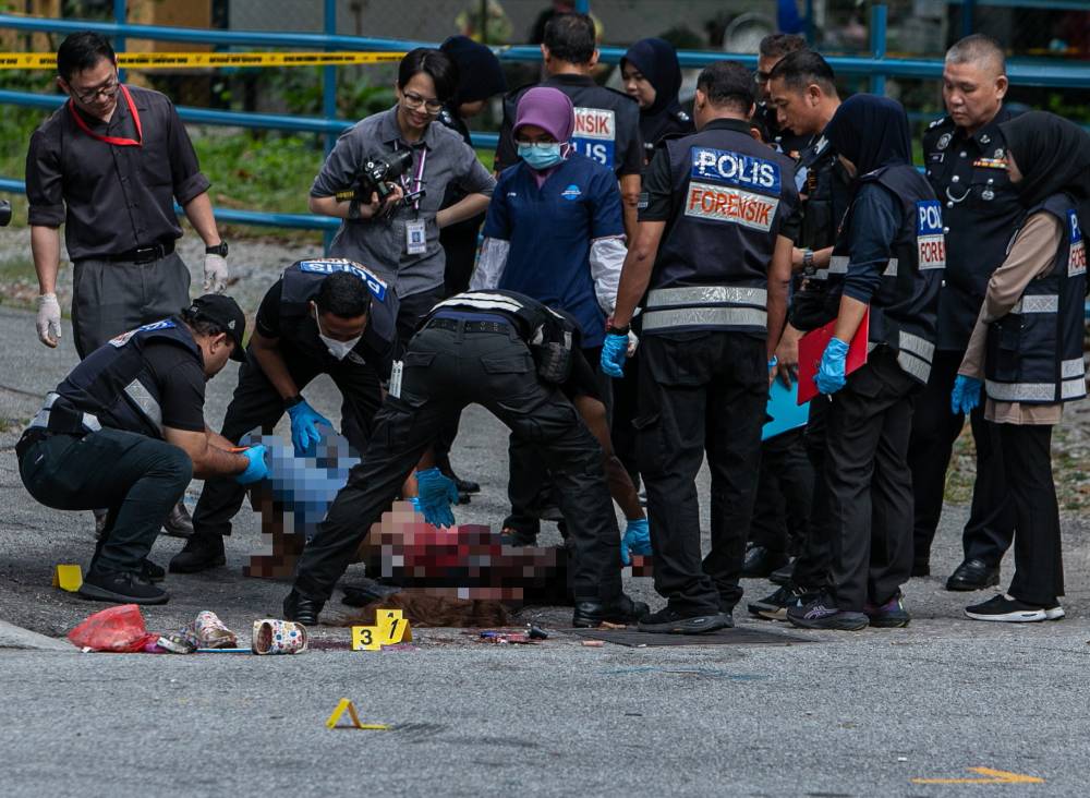 Police have arrested a suspect in connection with the murder of a man, whose body was found in an alley near Jalan Horley here yesterday. Photo by Bernama
