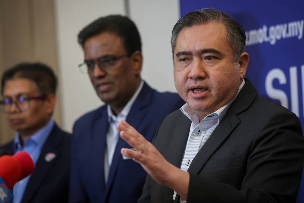 The Kuala Lumpur International Airport (KLIA) Terminal 2 was struck by a power blackout today and Transport Minister Anthony Loke described it as completely unacceptable as it affects the country's image. Bernama FILE PIX