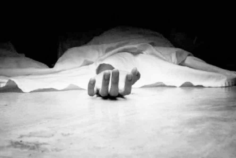 A 48-year-old local woman died after she was believed to have fallen from the 14th floor of an apartment in Semenyih yesterday.