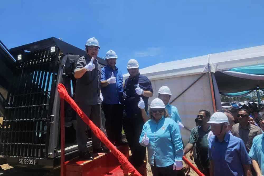 Hajiji at the groundbreaking ceremony for the Sabah Regional Akademi Binaan Malaysia (ABM) campus construction project at its site in Kampung Beringgis on Saturday.